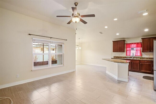 Photo - 1130 Sabine Ln