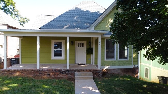 Building Photo - Spacious 9BR/9BA | Fort Sanders |UTK Off-C... Rental