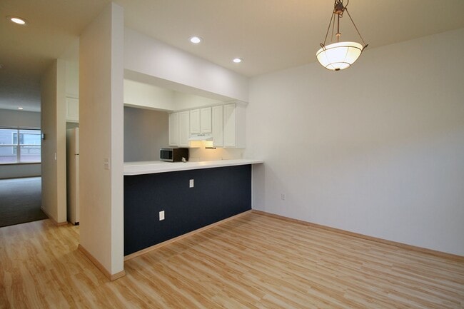 Building Photo - 3413 SW Moss St Rental