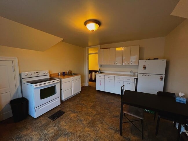 3rd Floor Kitchen - 400 E 19th St Unit 1