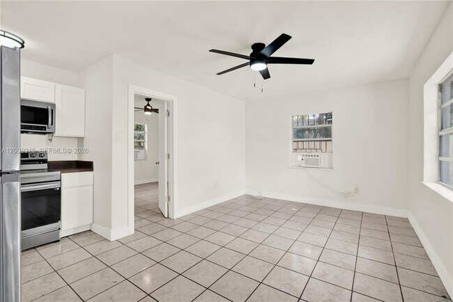 Photo - 105 NW 7th Ave