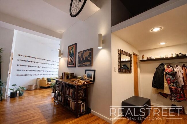 Photo - Designer Loft | 2 Bed / 2 Bath | ~1,000 SF | 12’ Wood Ceilings | Prime Prospect Heights Unidad 1A