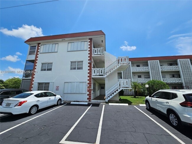 Building Photo - 1490 NW 43rd Ave Unit 301