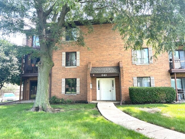 Building Photo - 641 Briar Hill Ln Rental