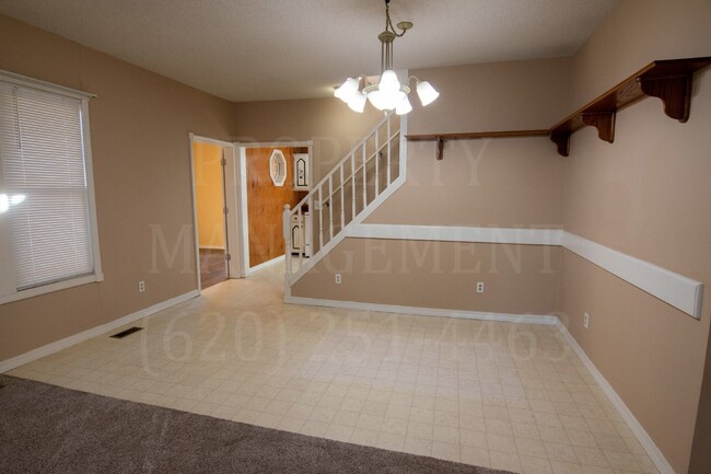 Photo - 5 Bedroom Home Located in Parsons, KS