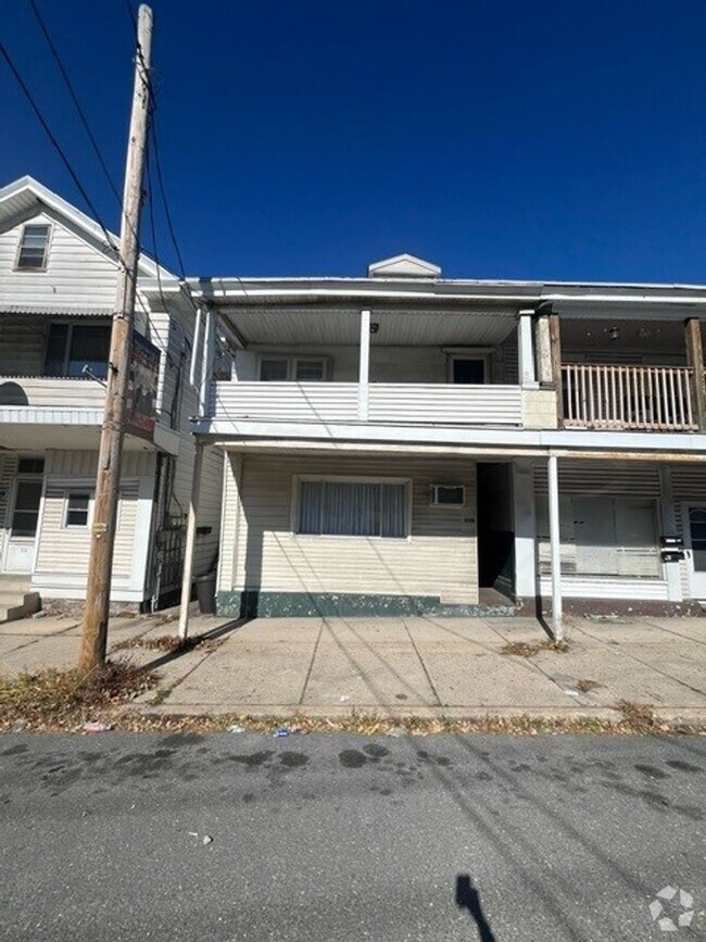 Building Photo - 2 bedroom 1 bathroom Rental