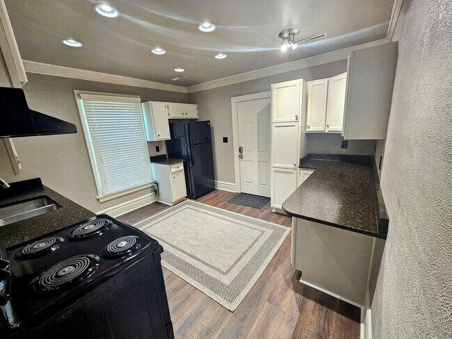 126 E Main St Unit 126.5 Upstairs