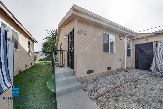 Photo - 2724-2724 Lanfranco St