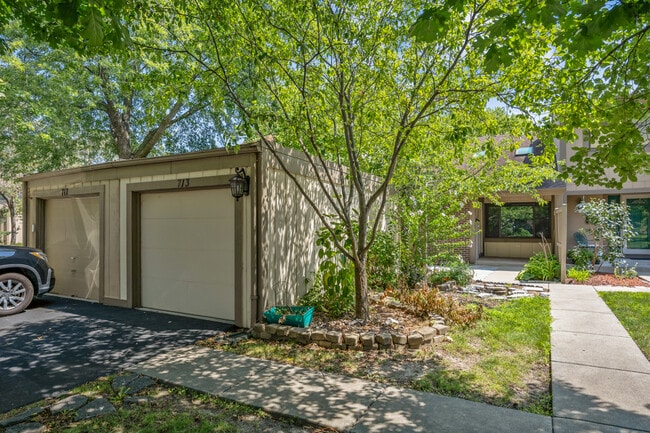Building Photo - 713 Acadia Ct