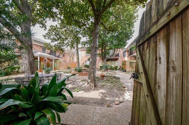 Photo - 2822 Briarhurst Dr Unit 43