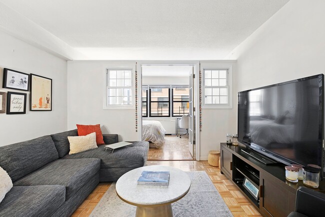 Building Photo - 520 E 81st St