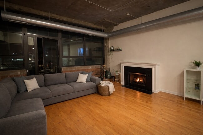 Building Photo - 3963 W Belmont Ave Unit 320