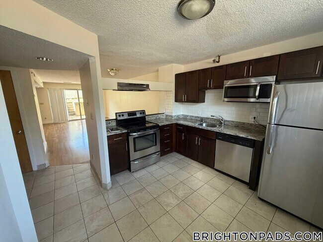 152 N Beacon St Unidad B2