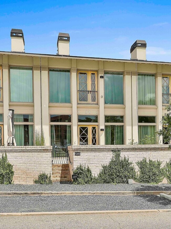 Photo - Contemporary 3-Bedroom Trilith Home with T...