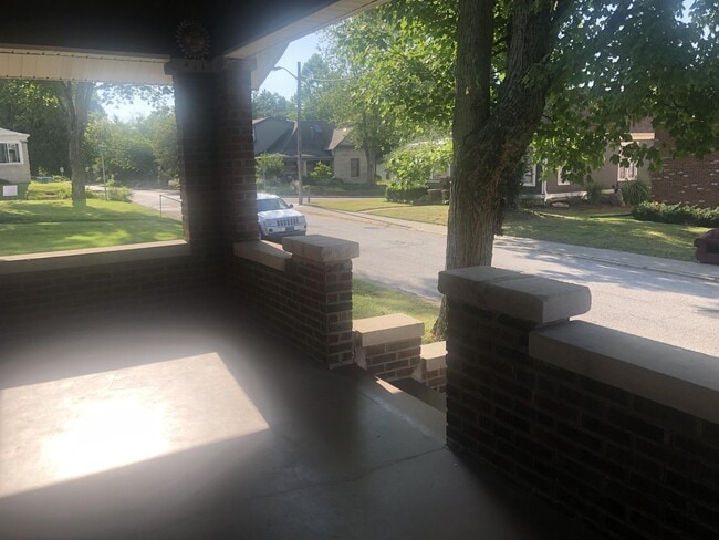 Photo - 321 E University St