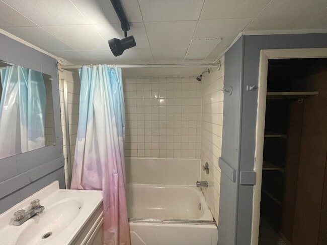 Photo - 609 Sager St