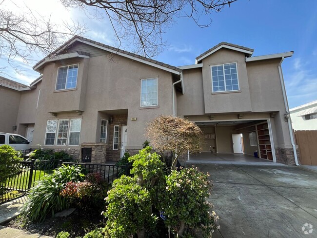 Building Photo - Upgraded and Beautiful Spacious 4 Bedroom ... Rental