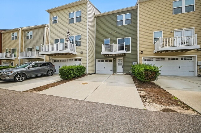Photo - Luxurious 3-bedroom 2.5 bath townhome with Garage in Chesapeake