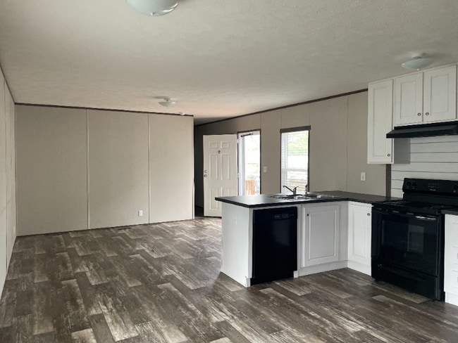 Photo - 1000 Pine Tree Cir