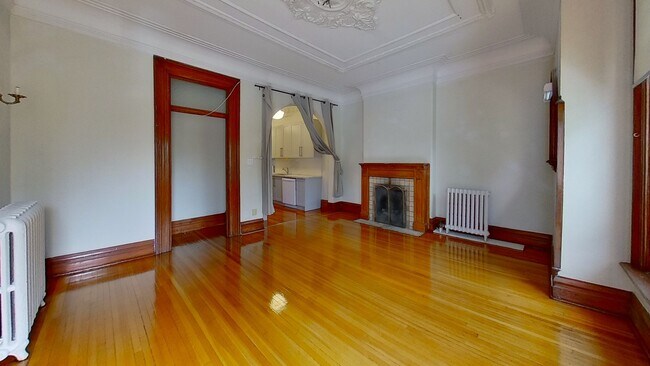 Living Room - 71 Spadina Rd Unit 3