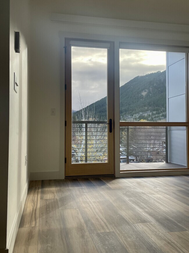 Photo - Veronica Lane Apartments