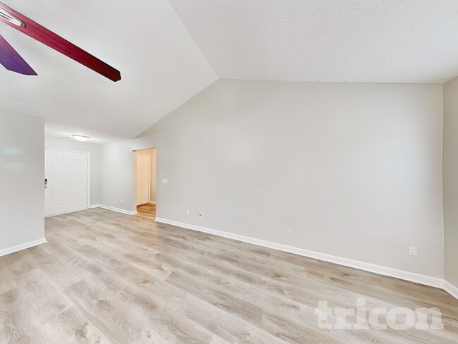 Photo - 530 Mackinaw Dr