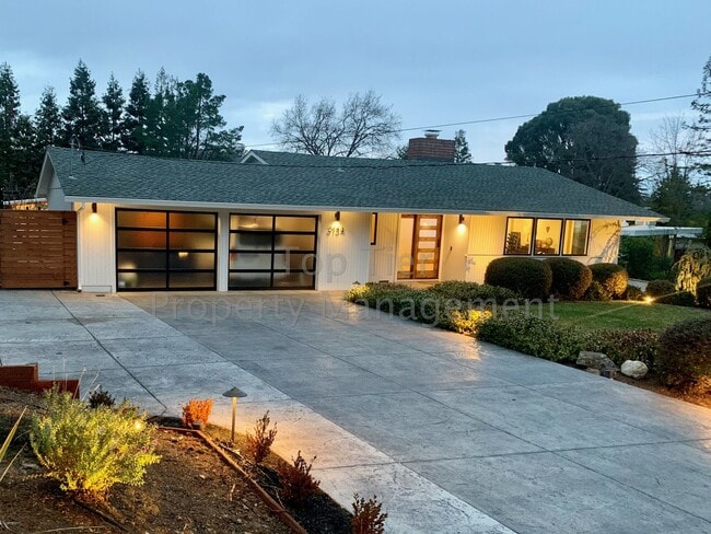 Beautiful, Private, Bright, Remodeled 3 Bd... - Beautiful, Private, Bright, Remodeled 3 Bd...