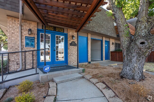 Leasing Office Entrance