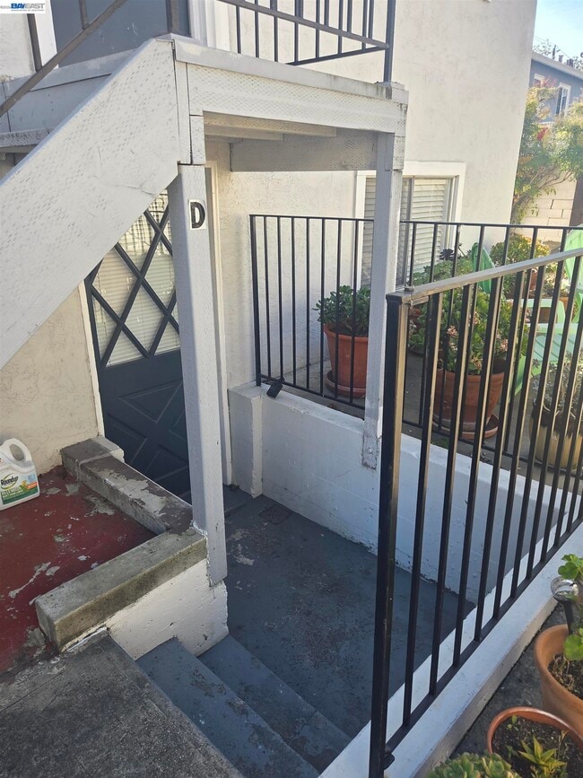 Building Photo - 3851 Vineyard Ave Unit D