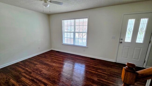 Photo - 210 Wimbledon Ct