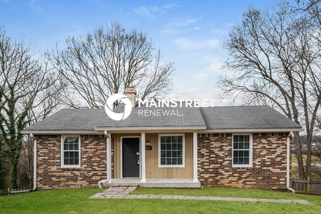 Building Photo - 4 Bedroom Pet-Friendly Home in Hendersonville, TN with Main Street Renewal