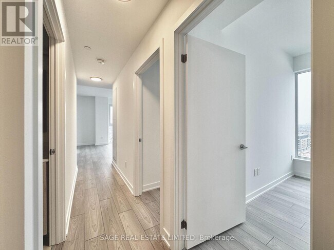 Photo - 1007 The Queensway Unité 1403