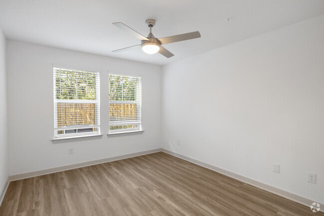 2BR, 2BA - 995SF - Primary Bedroom