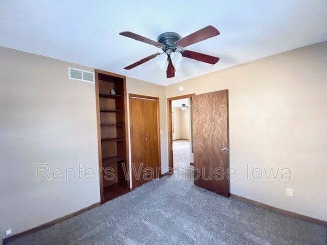 Photo - 3330 52nd St