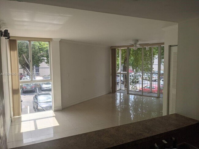 Building Photo - 7125 NW 186th St Unit B209