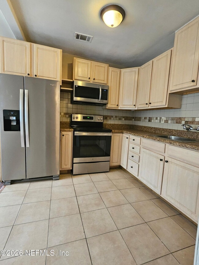 Photo - 1164 Maynard St