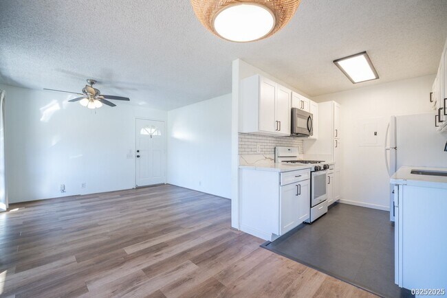Photo - $2,900 / 2 BED / 1.5 BATH / 2 PARKING Condo in Ewa Gentry Unit 25U