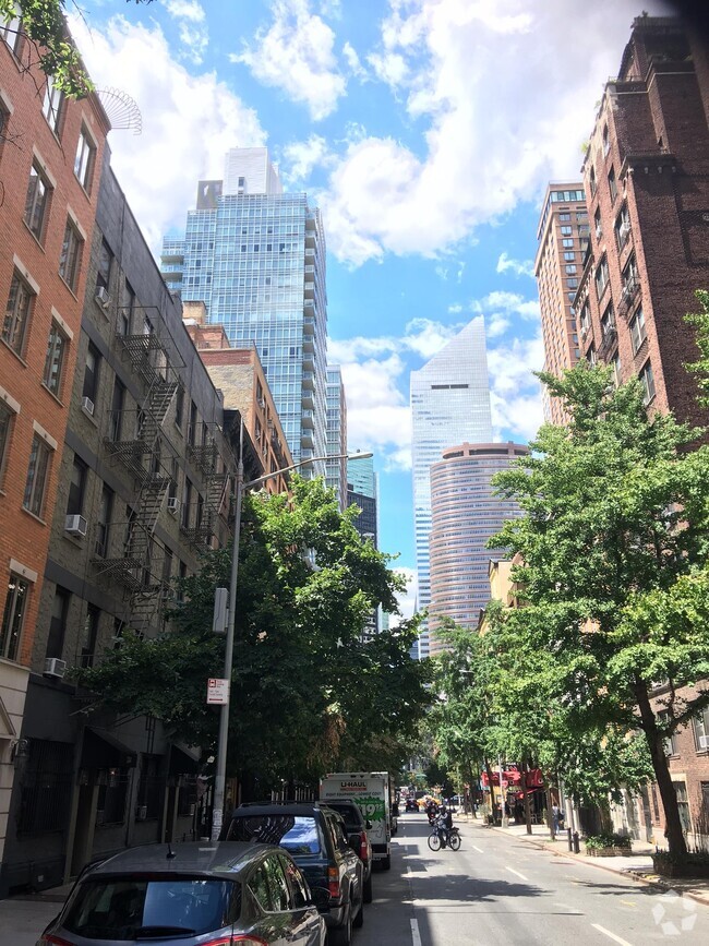 Building Photo - 334 E 53rd St Unit 3A Rental