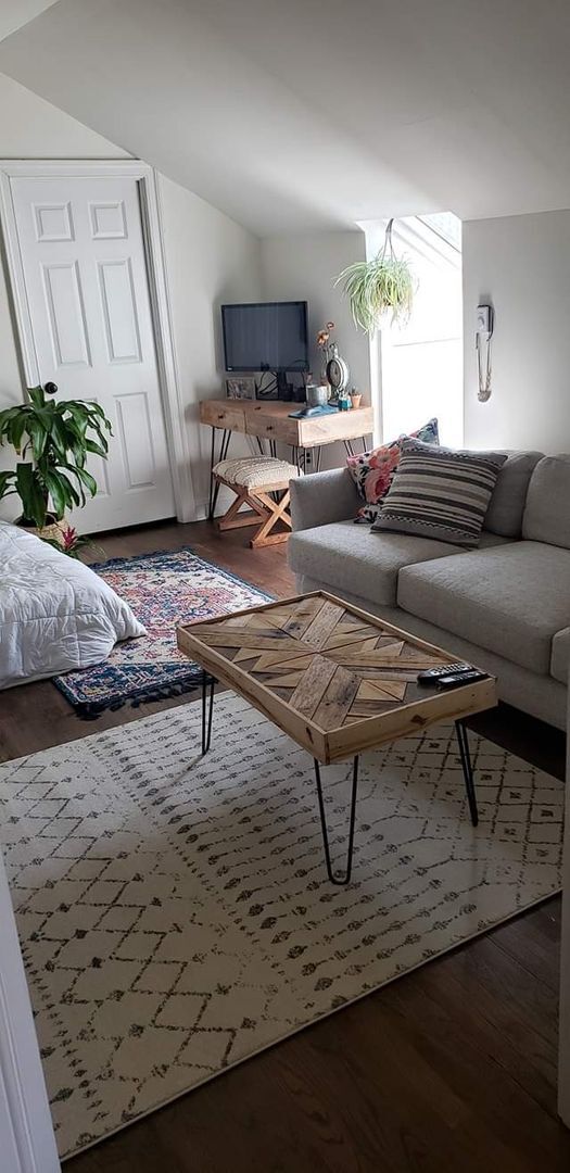 Photo - Luxurious 1 Bed / 1 Bath Haven with a Serene Deck & Elegant Hardwood Floors - Prime Location in V... Unidad 3