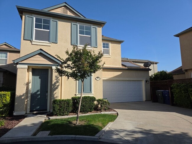 Building Photo - Gorgous 3 Bedroom 2/5 Bath home in HOA