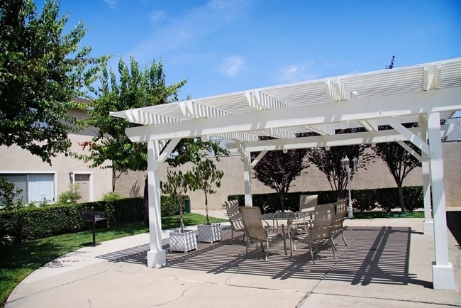 Americana Apartments