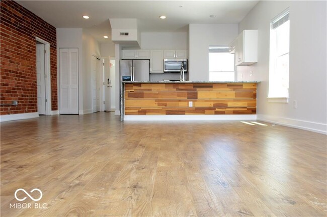 Building Photo - 829 N Pennsylvania St Unit 2B