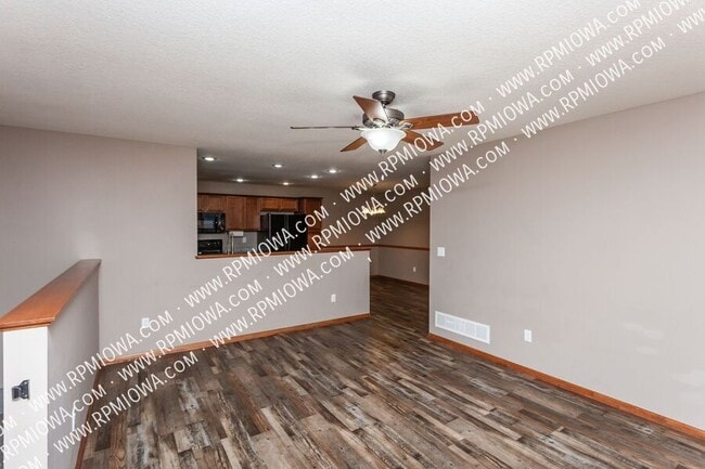 Photo - 738 NE Spring St