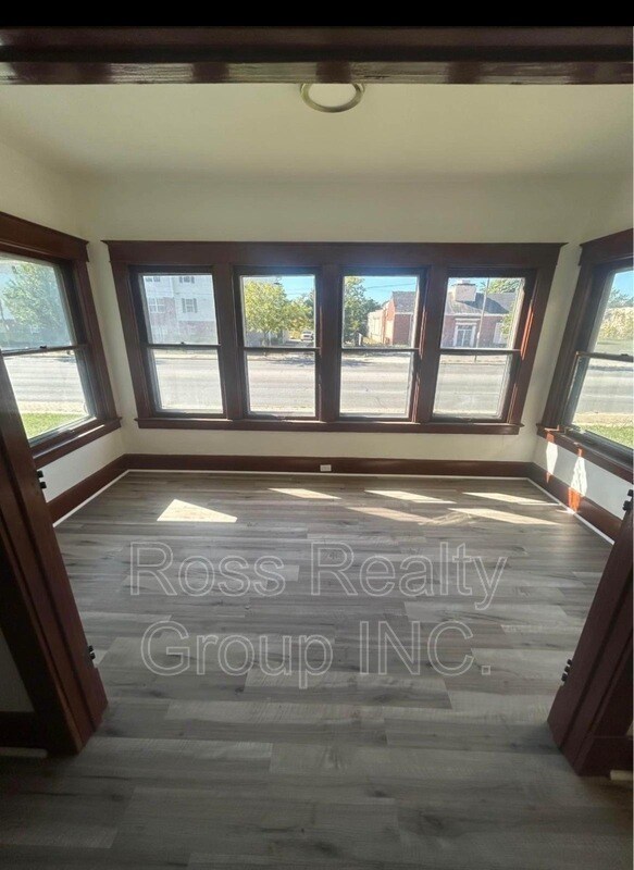 Photo - 2750 Monroe St