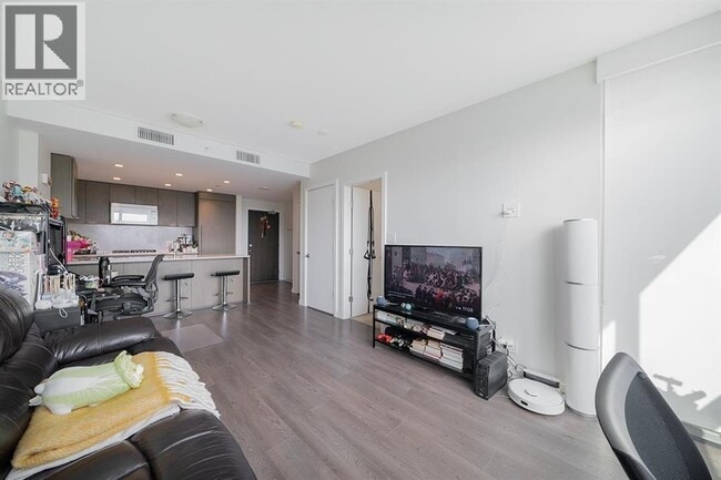 125 E 14th St