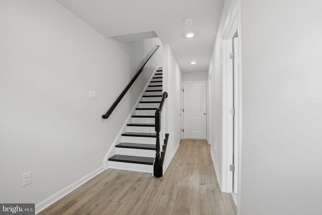 Photo - 818 Bond St