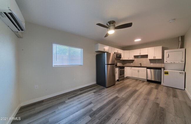 Photo - 908 E Pasadena Ave Unit #1