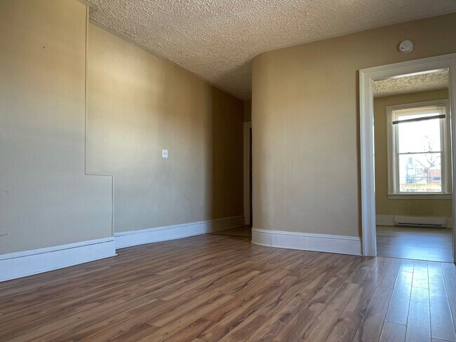 Building Photo - 40 Cranston Ave Unit 2