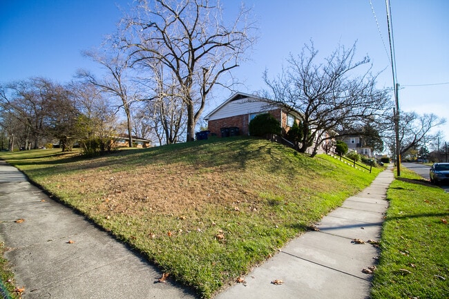 Photo - 1597 Walbridge Ave Unit 2