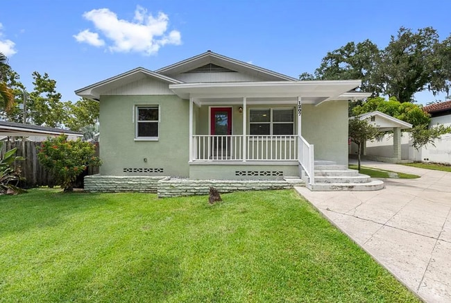 Building Photo - 1207 W Charter St Rental
